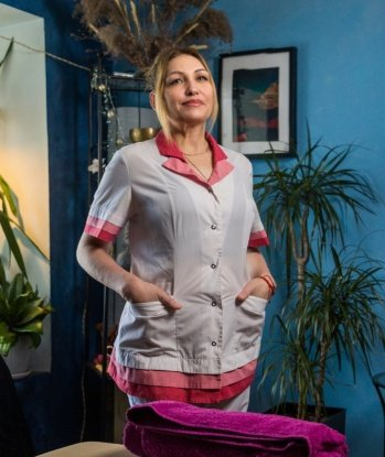 У меня есть все качества, чтобы сделать твои фантазии реальностью. Услуги на любой вкус: классический секс, оральный секс, эротический массаж и многое другое. Уверена, что наше свидание будет незабываемым благодаря моей страсти и чуткости. Смотреть изображения в моем профиле - гарантия, что ты найдешь меня невероятно сексуальной 😘. Мои клиенты всегда оставляют положительные отзывы о нашем времени вместе. Так что, если хочешь провести время с красивой и опытной девушкой, то выбирай меня. Жду твоего звонка! 💋 2681, 45 лет