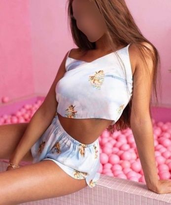 Экспрессивная развратница приглашает провести ночь в огоньках страсти. Яркие эмоции и запоминающийся отдых гарантированы. Ты готов к приключениям? Звони скорее! 4839, 23 года