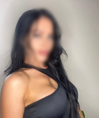 Знойная красотка приглашает в гости для жарких ласк и страстных поцелуев. Я создам атмосферу настоящего праздника любви и страсти. Гарантирую конфиденциальность и хорошее настроение! 7300, 23 года